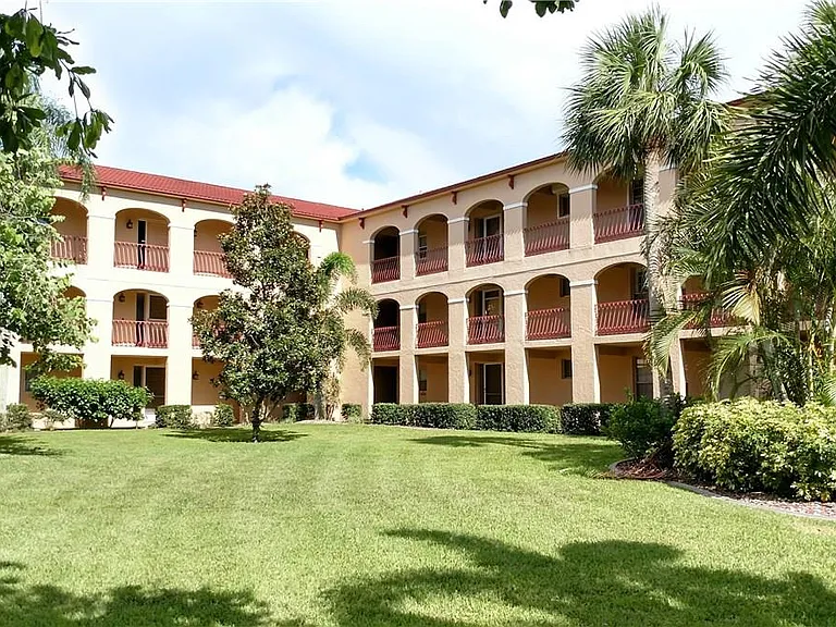 1 Colony Point Dr — Photo 3