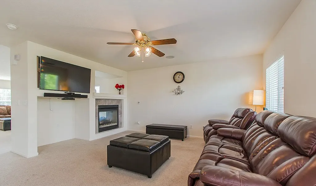 4 bed, 3.5 bath, 3600 sqft, $3,200 — Photo 3