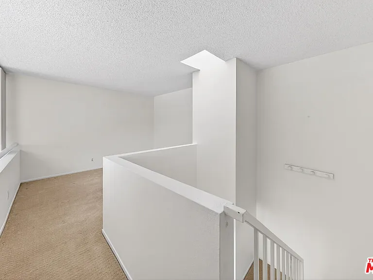 1118 Valencia St #310 — Photo 21