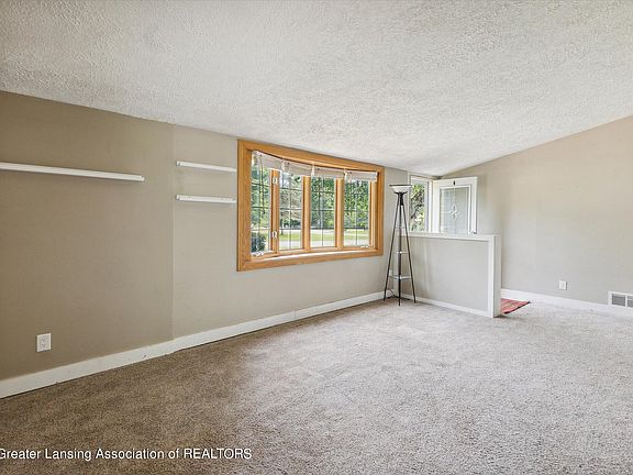 2nd image of 605 Cedarwood Dr