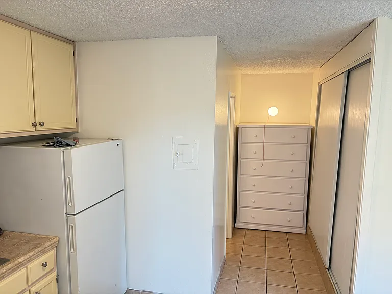1552 N Mariposa Ave #1 — Photo 4
