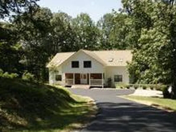12048 Winding Creek Ct, Clifton, VA 20124