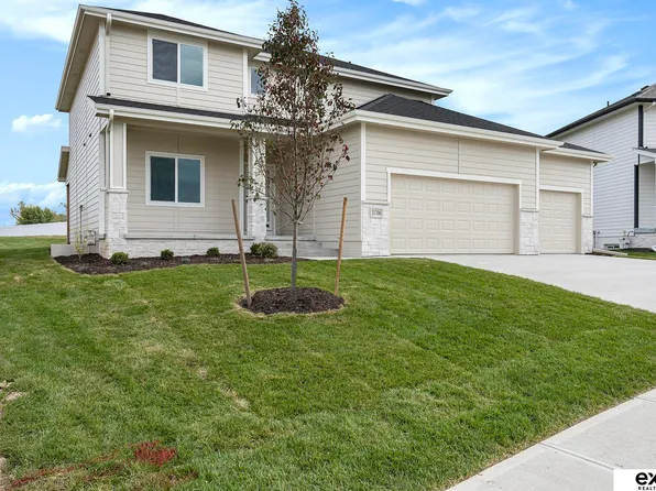 18710 Pinehurst Ave, Omaha, NE 68136