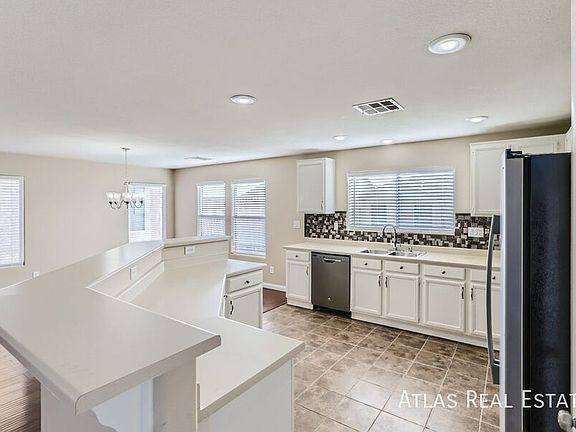 4th image of 11584 Stivali St