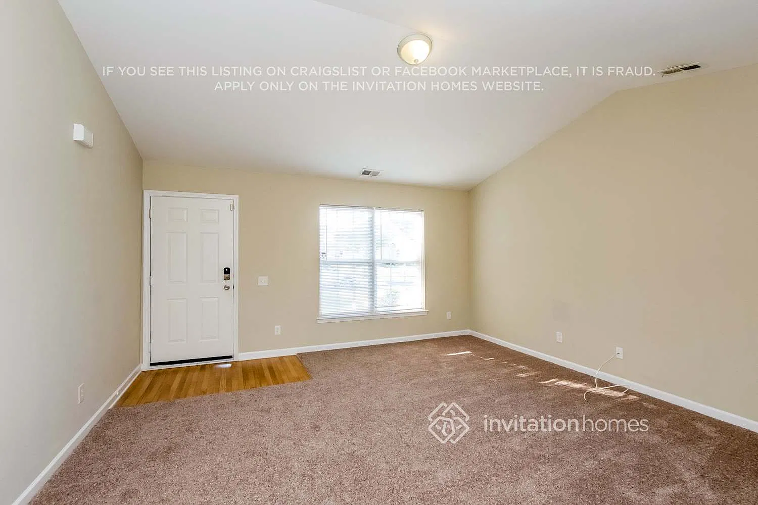 1533 Crandon Dr Charlotte, NC 28216 — Photo 3