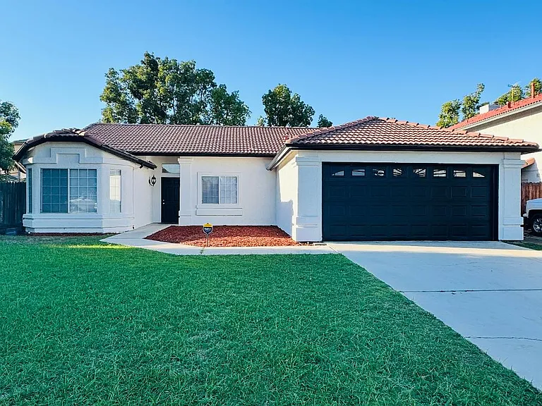 9004 Pine Ridge Way — Photo 1