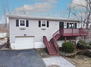 14 Old Coach Rd, Vernon, NJ 07462