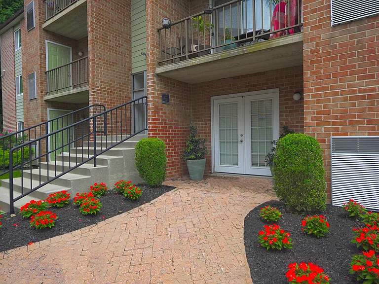 Lansdowne Station Apartments — Photo 10
