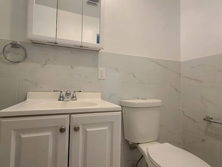100 Griffith St #3L — Photo 17