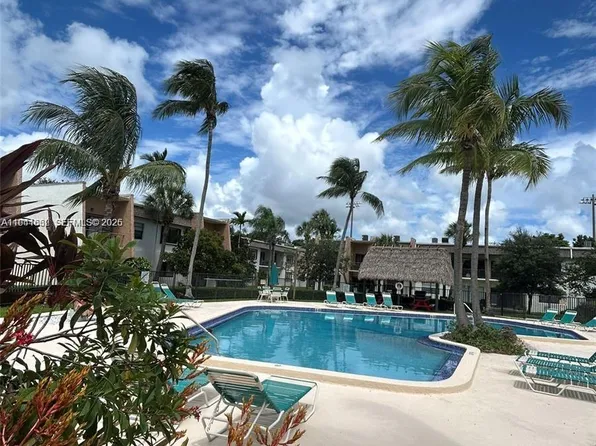 8261 SW 128th St APT 202, Pinecrest, FL 33156