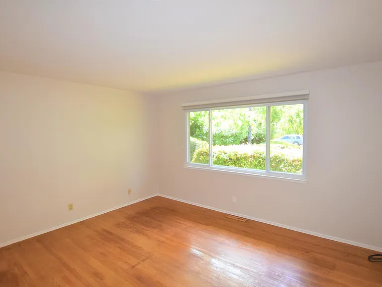 1476 Bedford Ave — Photo 16