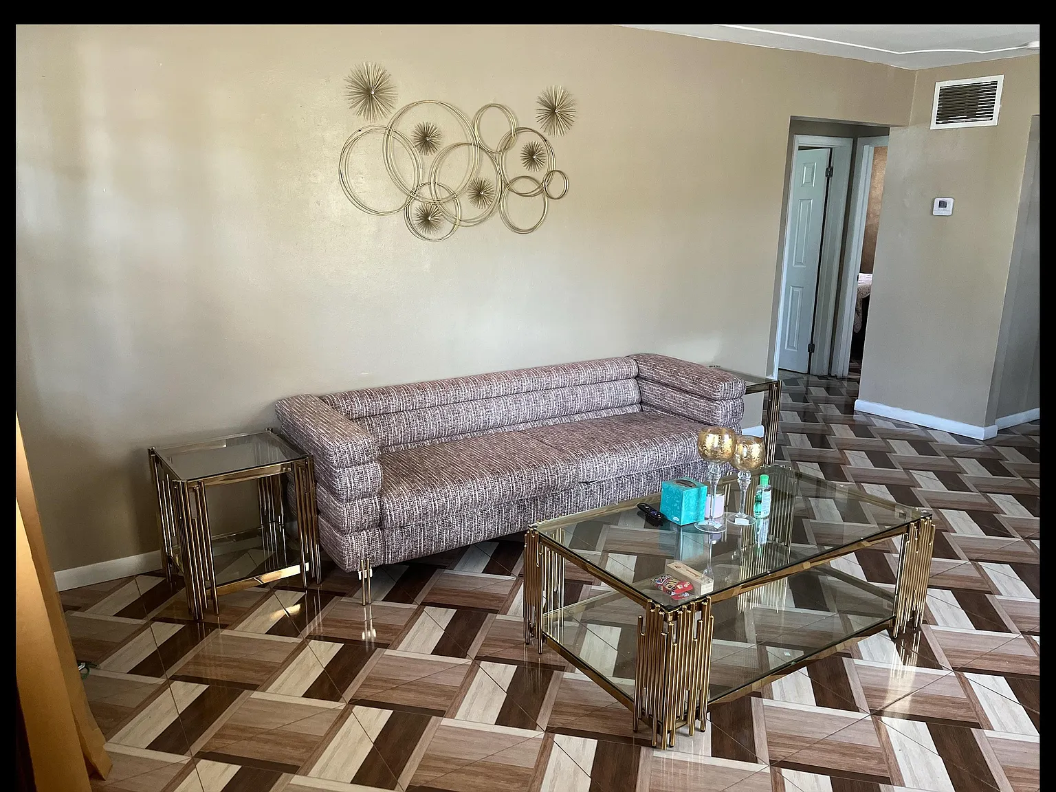 2 bed, 1.0 bath, 2321 sqft, $1,364 — Photo 3