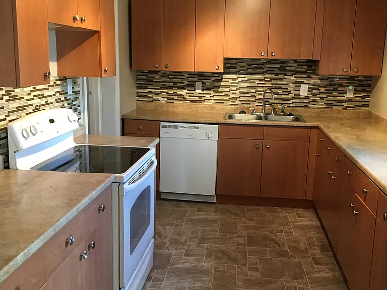 305 Crestone Ave — Photo 8