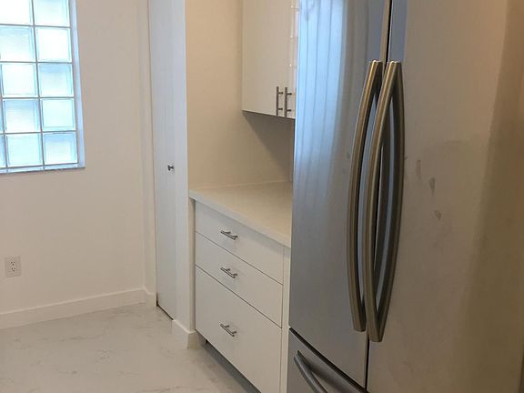 4th image of 3135 NE 184th St APT 2105