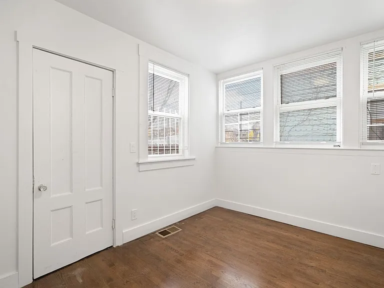 455 George St — Photo 9