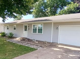 220 N Eastview St, Camp Point, IL 62320