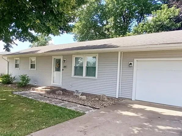 220 N Eastview St, Camp Point, IL 62320