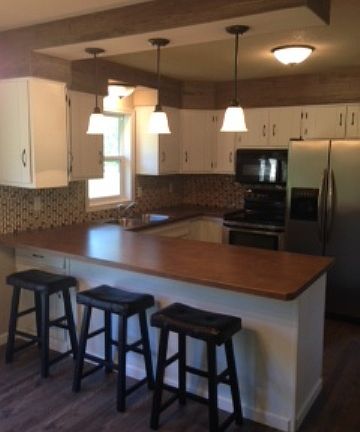 Kitchen & breakfast bar