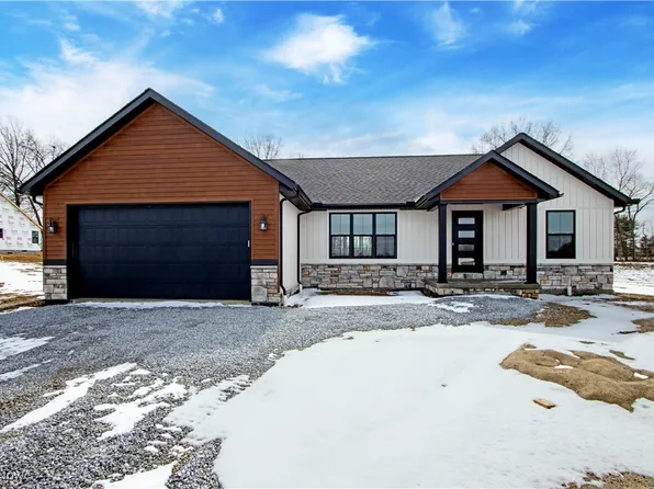 2515 Estate Dr, Wooster, OH 44691
