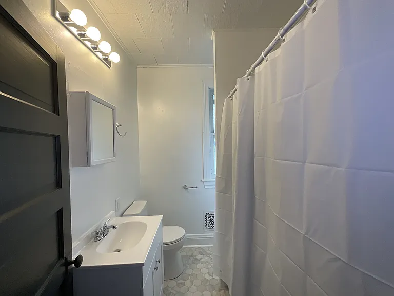 631 Wallace St — Photo 7