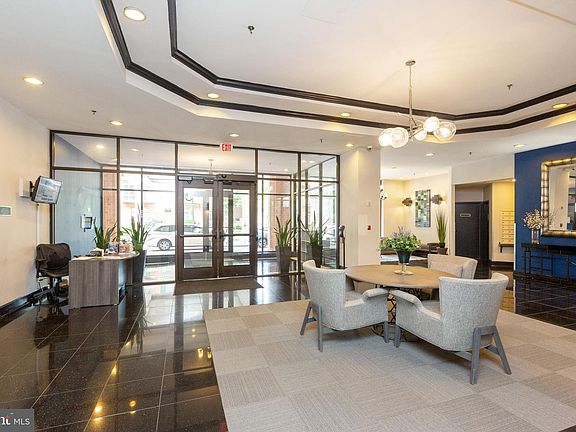 4th image of 1001 N Randolph St APT 1017