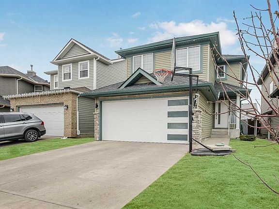 3rd image of 31 E Saddleback Way NE