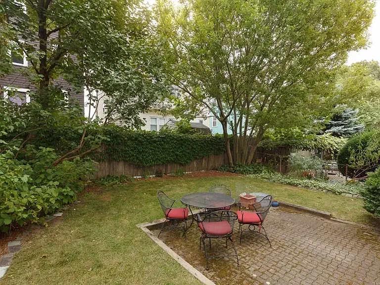51 Lowell St — Photo 18