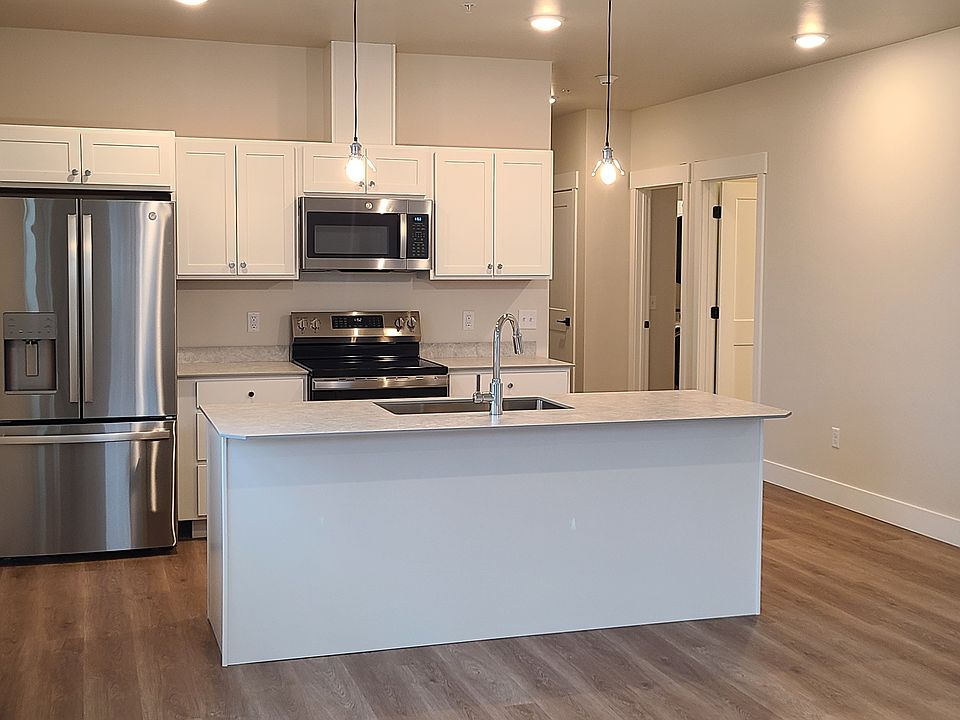 1st image of 810 Cooley St #201