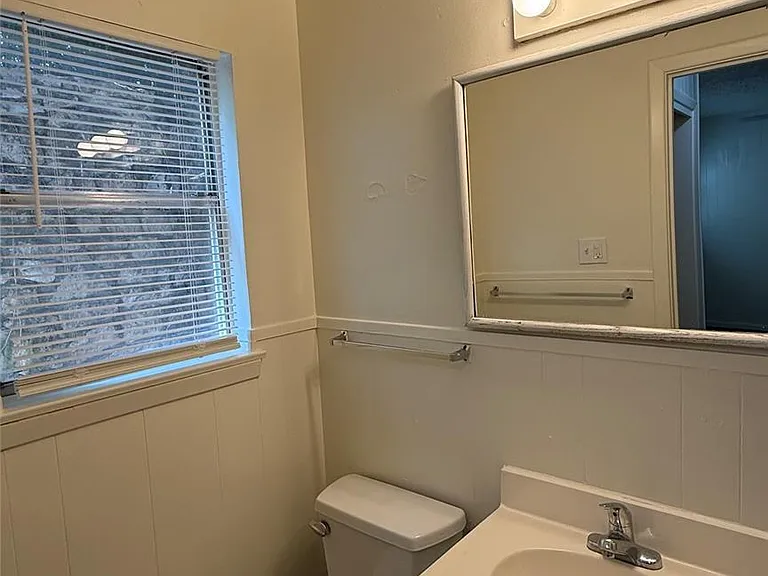 2711 Hemphill Park #A-102 — Photo 9