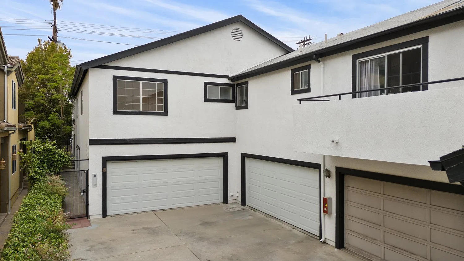 3 bed, 1100 sqft, $3,950 — Photo 1