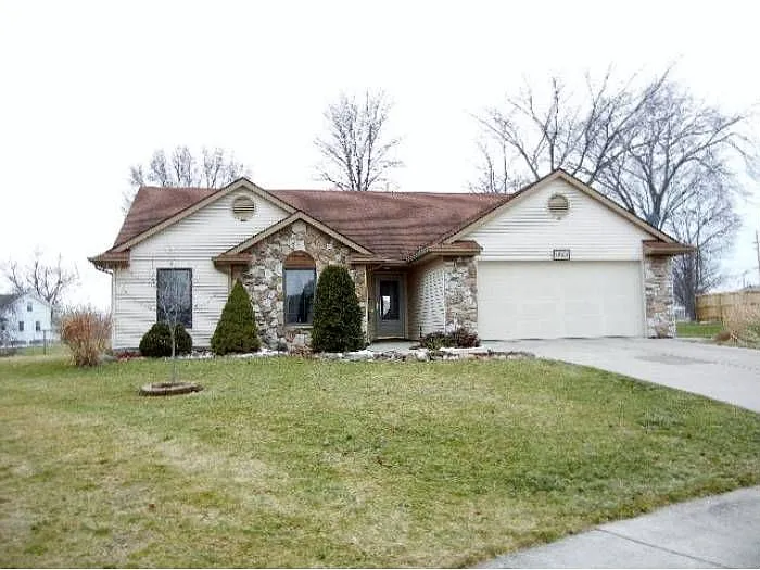 1403 Chestnut Ct photo 1