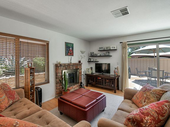 4th image of 2614 Los Arcos Cir