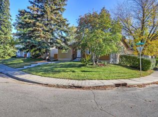 5219 N Valiant Dr NW, Calgary, AB T3A 0Y6