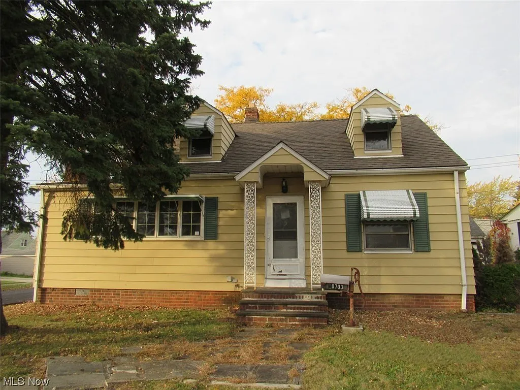20703 Raymond St photo 1