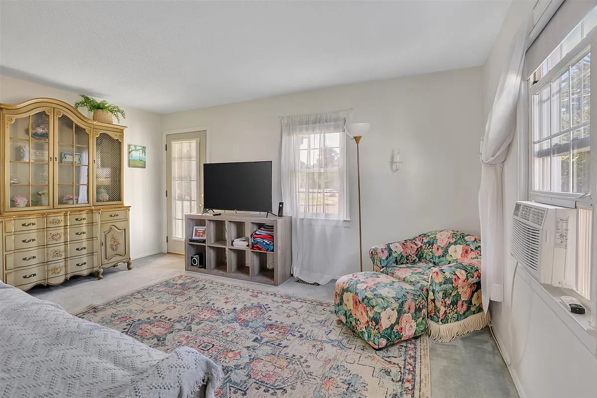 2 bed, 980 sqft, $2,200 — Photo 4