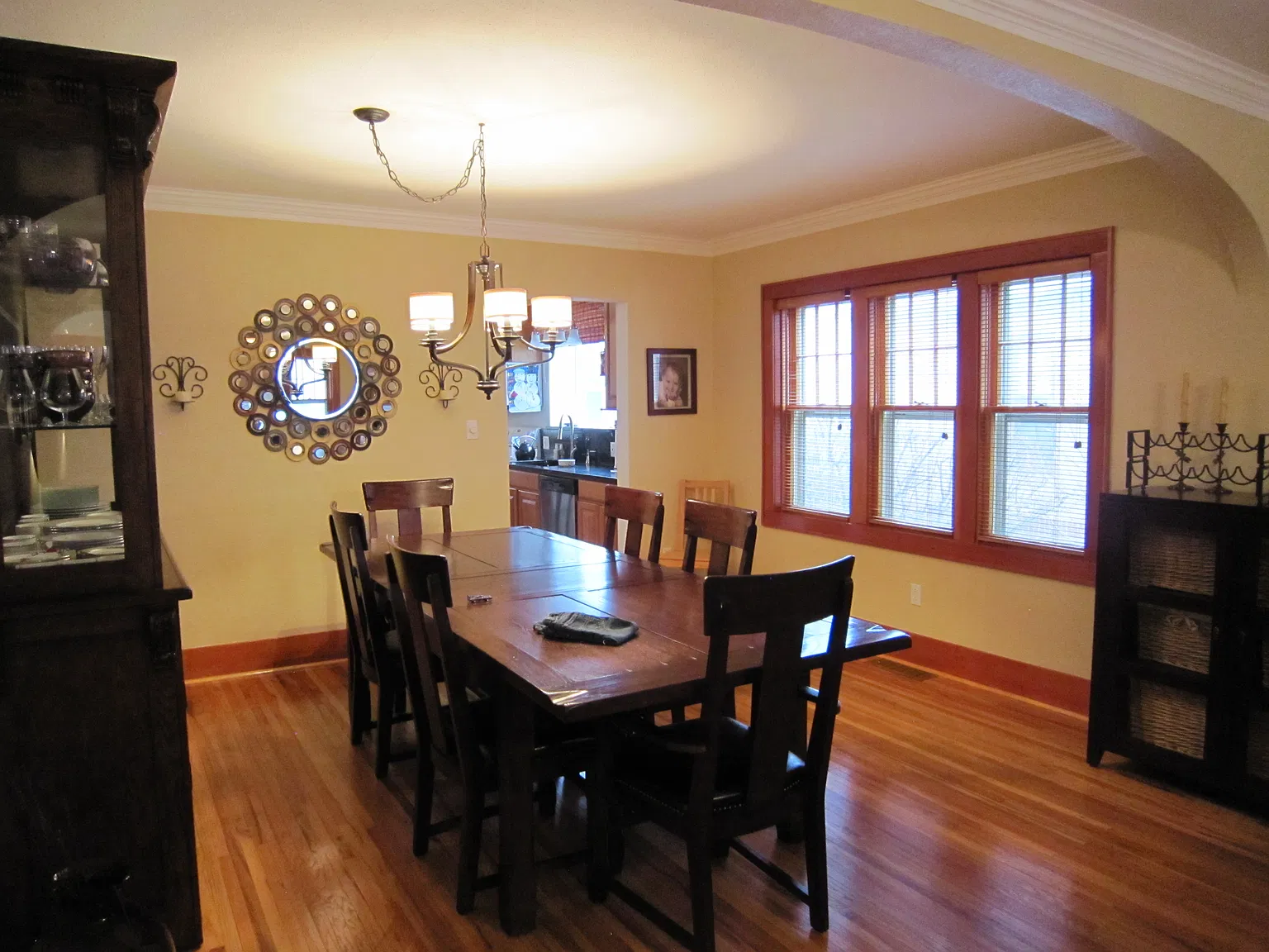 4 bed, 2430 sqft, $2,000 — Photo 4