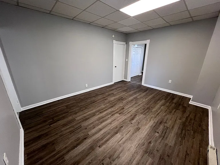 406 E Washington St — Photo 11