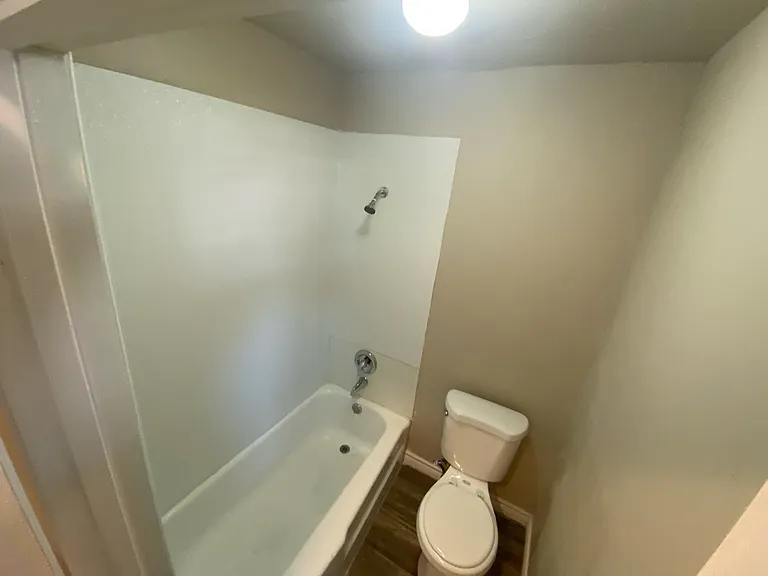 Woodlawn Apartments — Photo 12