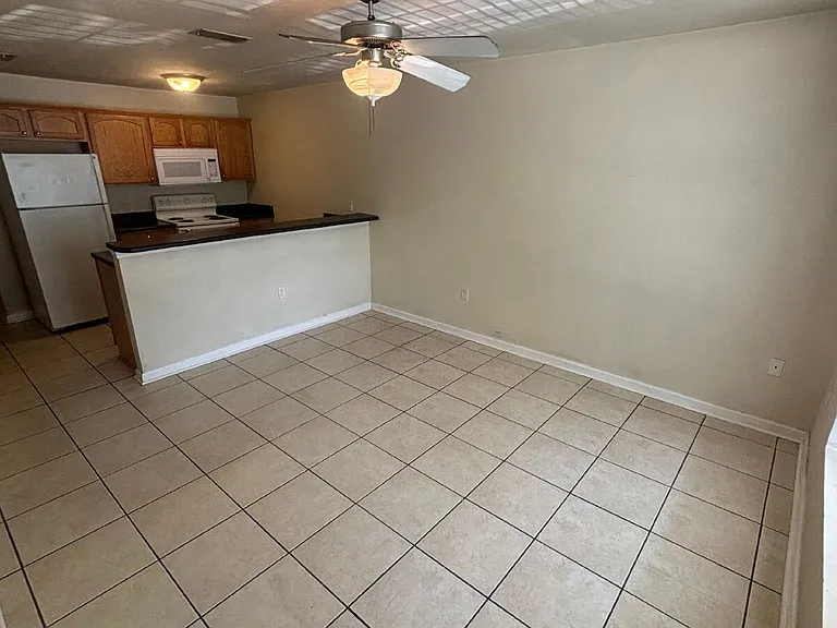 1552 Devoe St — Photo 9