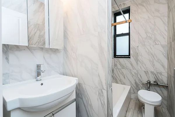 Rented by Nooklyn NYC LLC | media 18