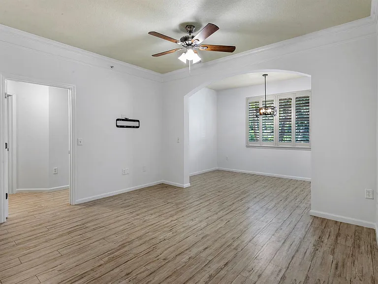 Myrtlewood Cir E — Photo 3