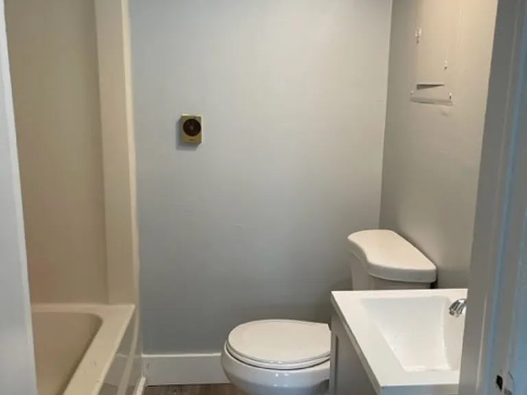 38 Railroad St — Photo 5