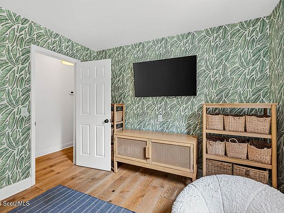 3rd image of 315 W 41st St #364