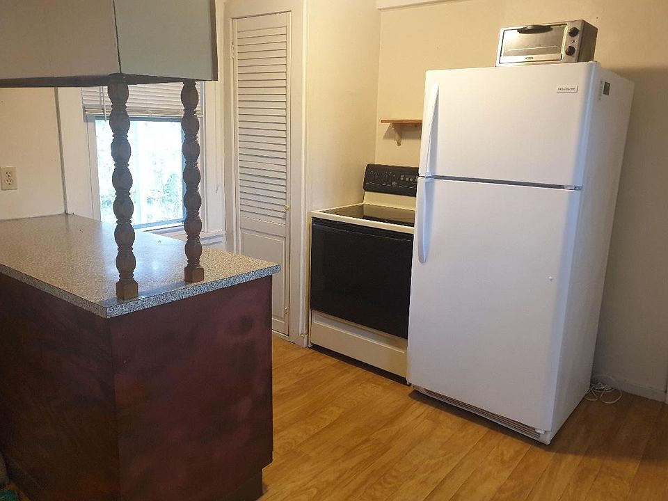 2nd image of 28 Poplar St #1