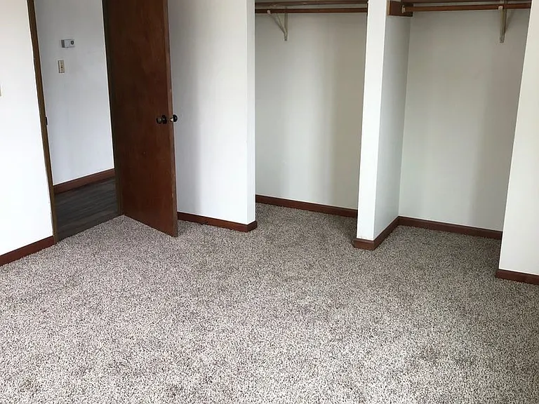 400 Browns Ct — Photo 6