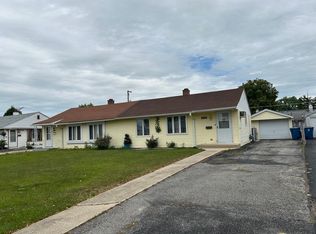 8795 S Corcoran Rd, Hometown, IL 60456