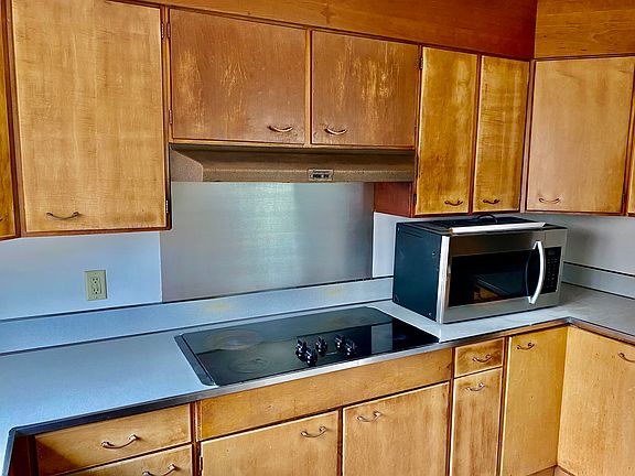4th image of 149 Hood Ave #1