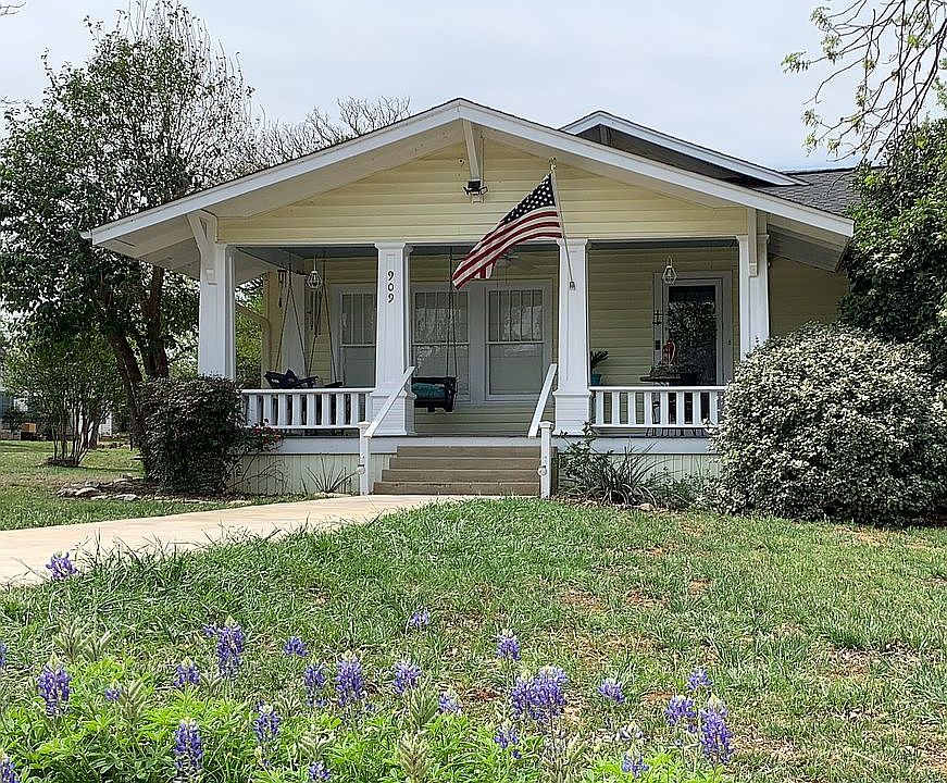 1st image of 909 Flag St
