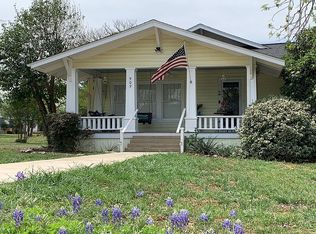 909 Flag St, Llano, TX 78643