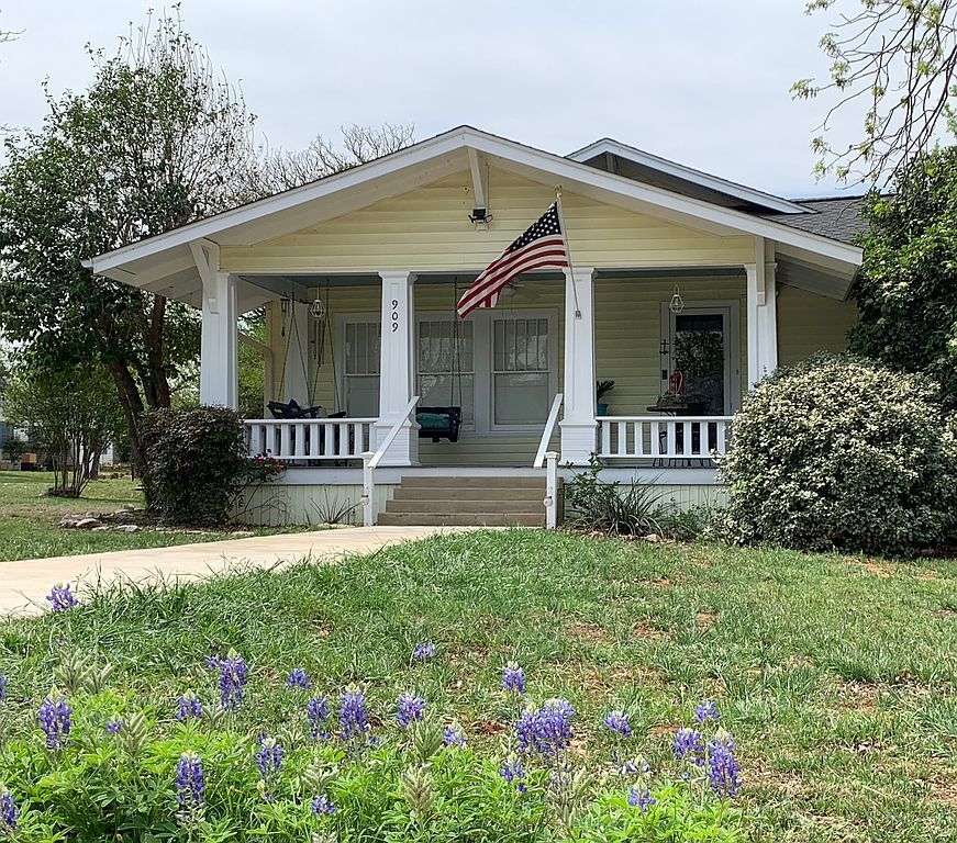 909 Flag St - Property Image